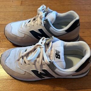 Women’s New Balance 574 sneakers size 8.